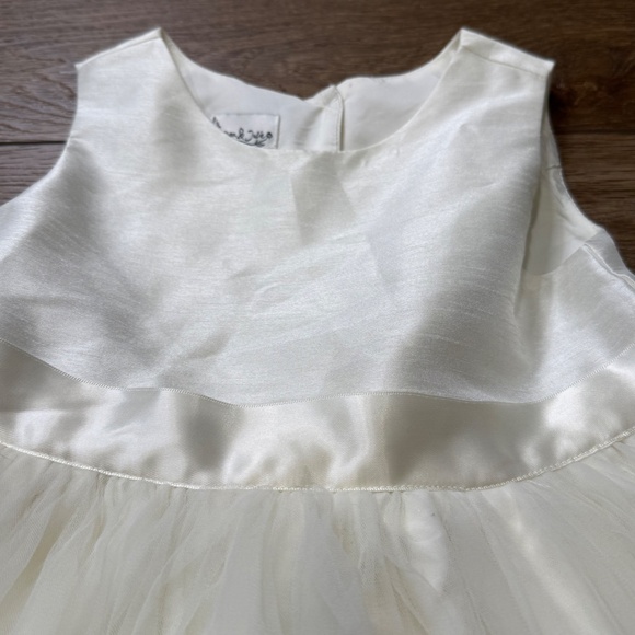 Pippa & Julie Girls Formal Dress, Size 5, Cream, Tulle, Flower Girl, Sleeveless - Picture 2 of 11